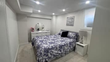 Iron/ironing board, WiFi, bed sheets