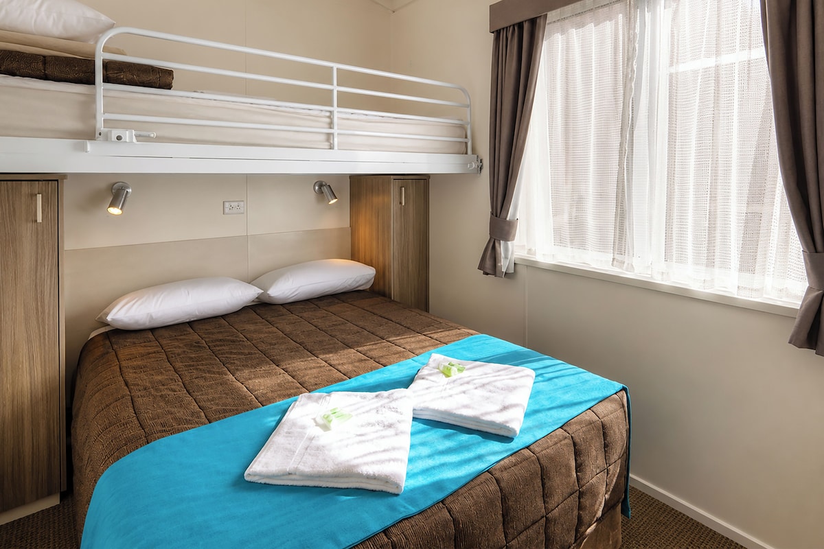 Standard Accessible 2 Bedroom Sleeps 5