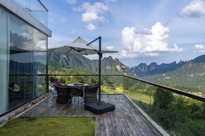Superior Suite | Outdoor dining - FLOWERS VALLEY (Zhangjiajie)
