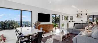 Private Spa, Harbour Views & Trails – Piri's Place