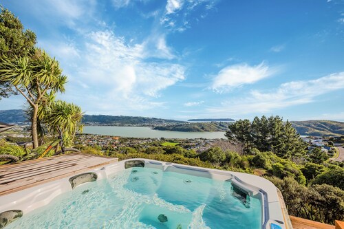 Private Spa, Harbour Views & Trails – Piri's Place
