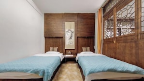 A room with two beds, wooden headboard, a large window with a view, and a wall-mounted artwork. - Tengchong Yinghe sightseeing Inn (Tengchong)
