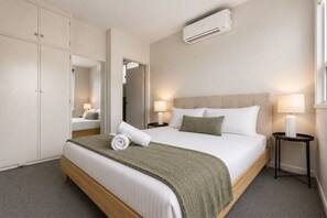1 slaapkamer, een strijkplank/strijkijzer, gratis wifi, beddengoed