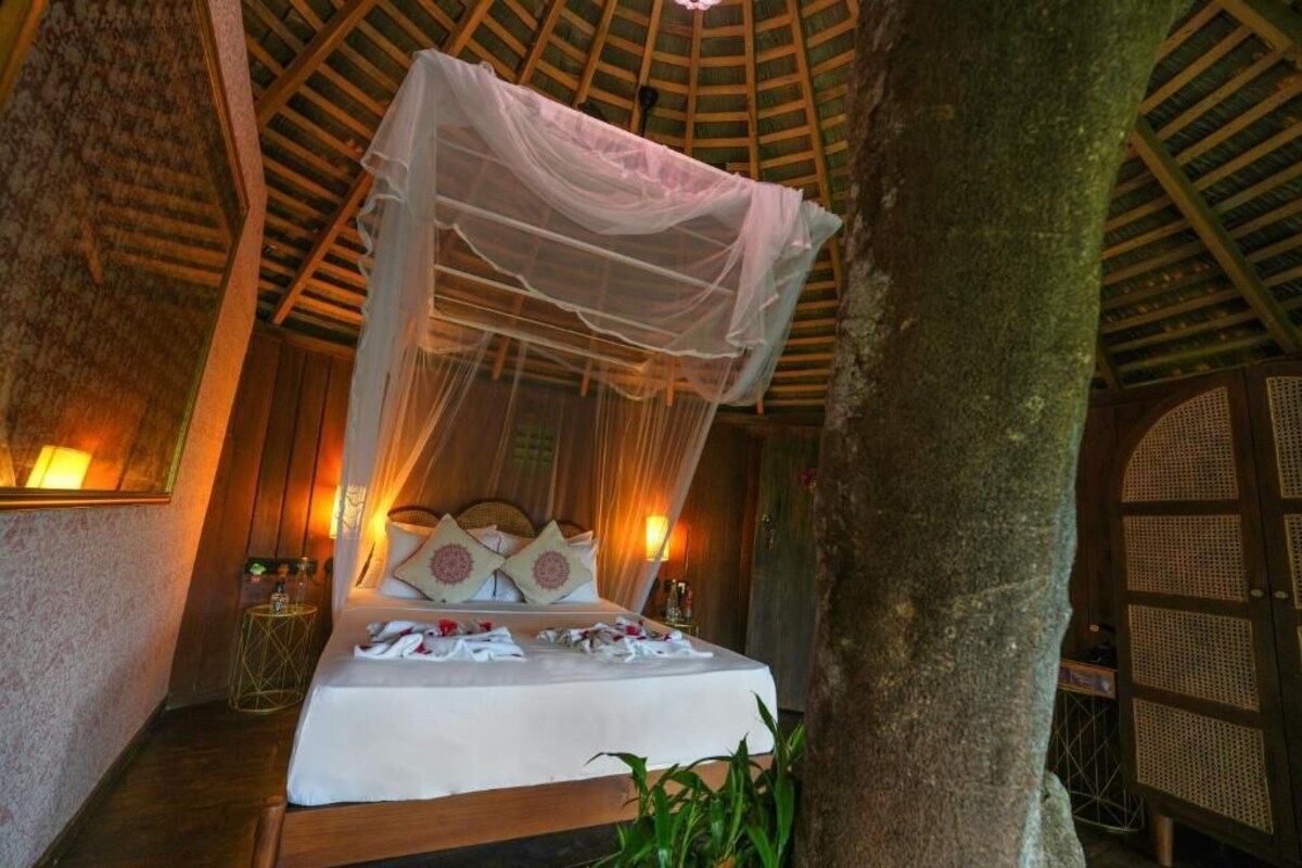 Superior Double Room, Garden View | In-room safe
