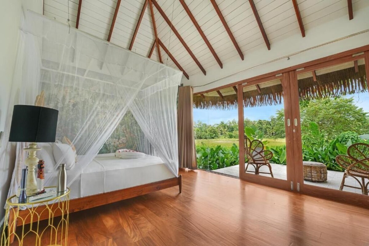 Deluxe Suite, Balcony, Garden View | In-room safe