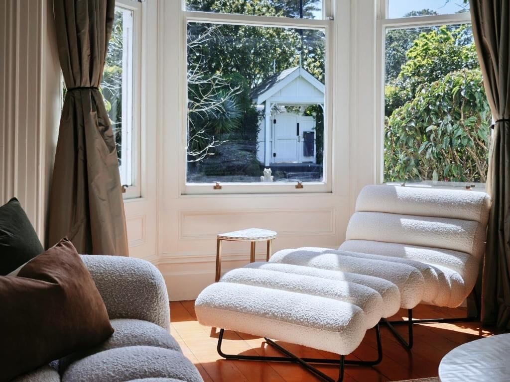 Casa de lujo, vista al jardín | Interior