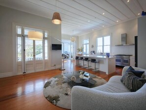 Living area - Epic Remuera Retrea (Auckland)