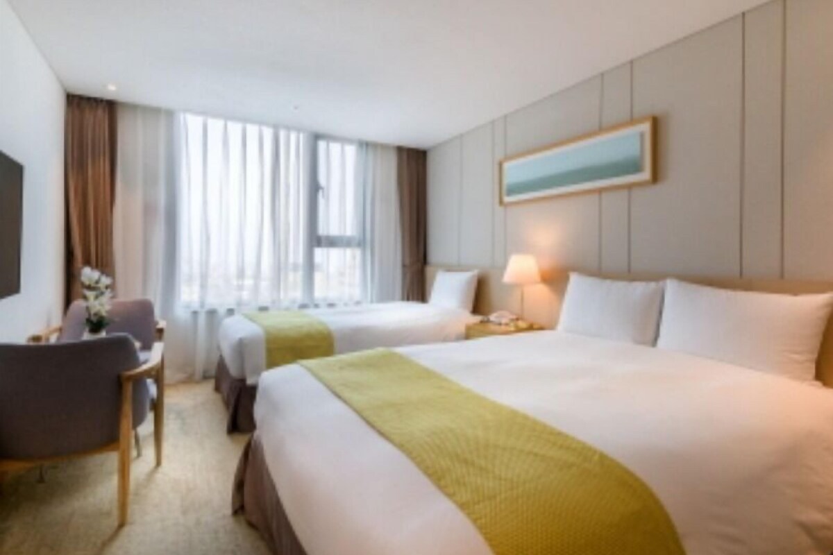 Deluxe Twin Room, Partial Ocean View