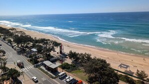 Beach - Surfers Chateau (Surfers Paradise)