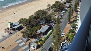 Beach - Surfers Chateau (Surfers Paradise)