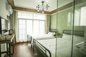 A hotel room with a bed, bedside table, and a desk with a chair. - Shengsi hairongju seascape homestay (Shengsi)