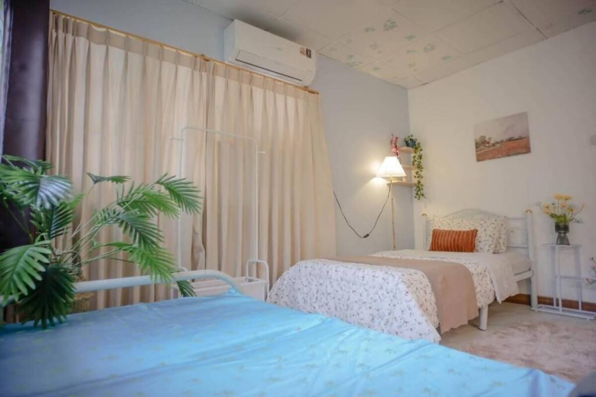 Chambre Double Junior, vue cour intérieure | Wi-Fi gratuit
