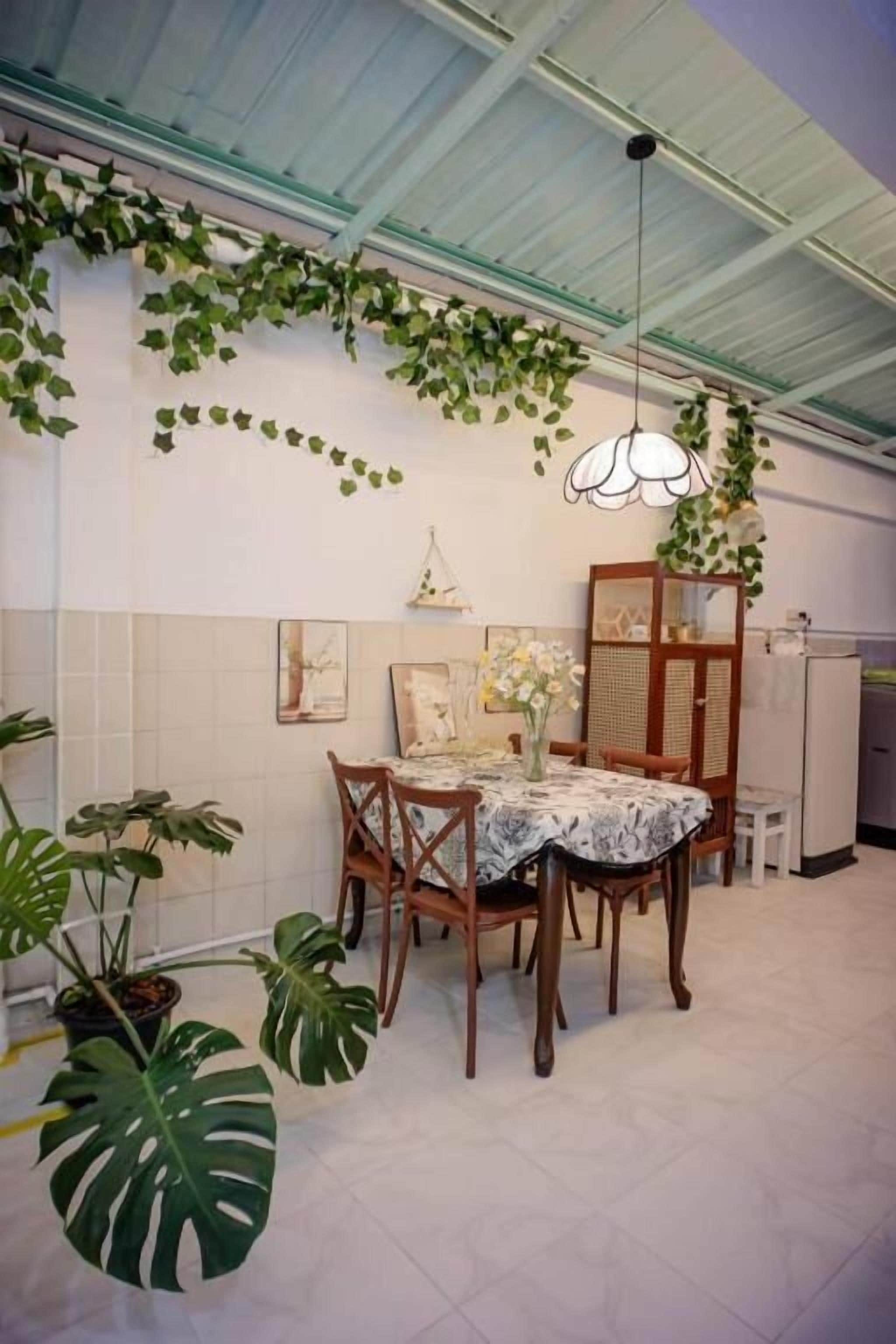 Classic Twin Room, Balcony, Garden View | Dining
