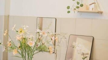 Classic Twin Room, Balcony, Garden View | Dining