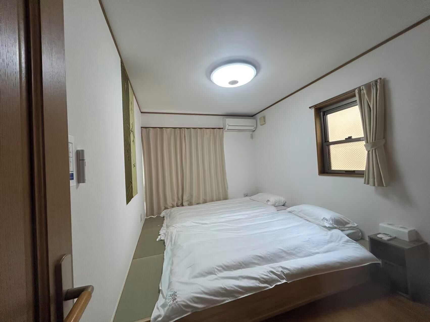 WiFi, bed sheets