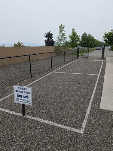 Cozy Comfort Meets Convenience – 2BR Suite in Kelowna free parking for 2 vehicle