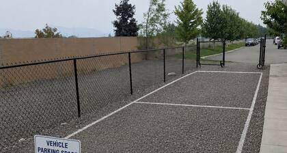 Cozy Comfort Meets Convenience – 2BR Suite in Kelowna free parking for 2 vehicle
