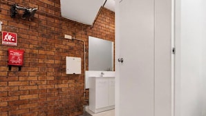 Handtücher, Seife, Shampoo, Toilettenpapier