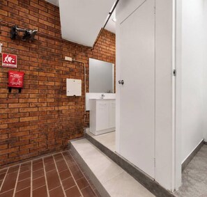Savon, shampoing, papier toilette