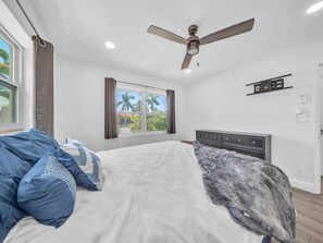 Room - Luxurious Waterfront Property with Private Lagoon (Wilton Manors)
