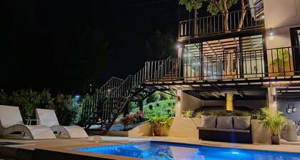 Unique Treehouse with Privite Pool Surrounded by Nature in Mae Rim