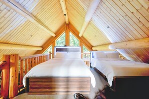 Iron/ironing board, WiFi, bed sheets - Luxury Log Cabin Escape Sauna & Epic Views (La Center)