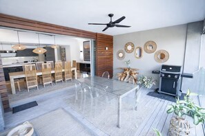 Dining - Manta Cove by Blue Zebra Holidays (Rivière Noire)