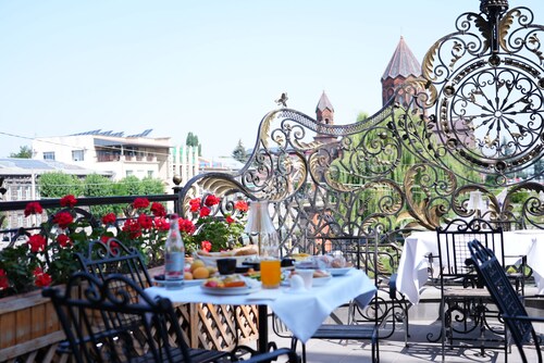 Alexandrapol Hotel Palace