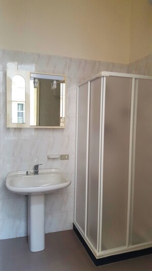 Comfort Suite | Bathroom | Slippers - Domus Arconti (Reggio Calabria)