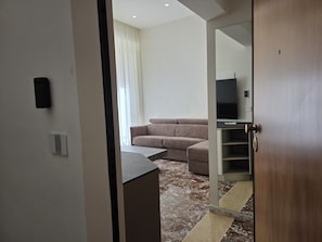 Luxury Suite, Ensuite | Property entrance