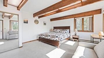 Travel cot, WiFi, bed sheets