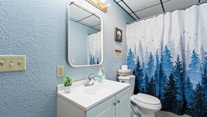 Unclassified image, 4 of 30, button - Santa`s Timber Haus • Sleeps 13 • Aurora Decks (North Pole)
