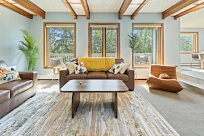 Living area - Santa`s Timber Haus • Sleeps 13 • Aurora Decks (North Pole)