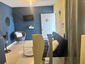 Living area - Comfortable apartment next to Ave España (Santo Domingo Este)