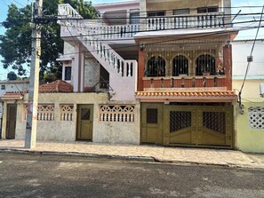 Exterior - Comfortable apartment next to Ave España (Santo Domingo Este)