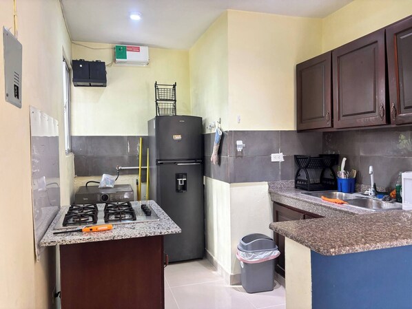 Private kitchen - Apt next to Avenida España (Santo Domingo Este)