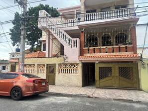 Exterior - Comfortable and cozy house (Santo Domingo Este)