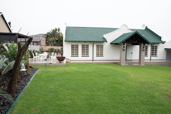 Exterior - Christi-lue Villa Guest House (Krugersdorp)