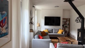 Smart TV, books, stereo - Vrbo Property (Caussou)