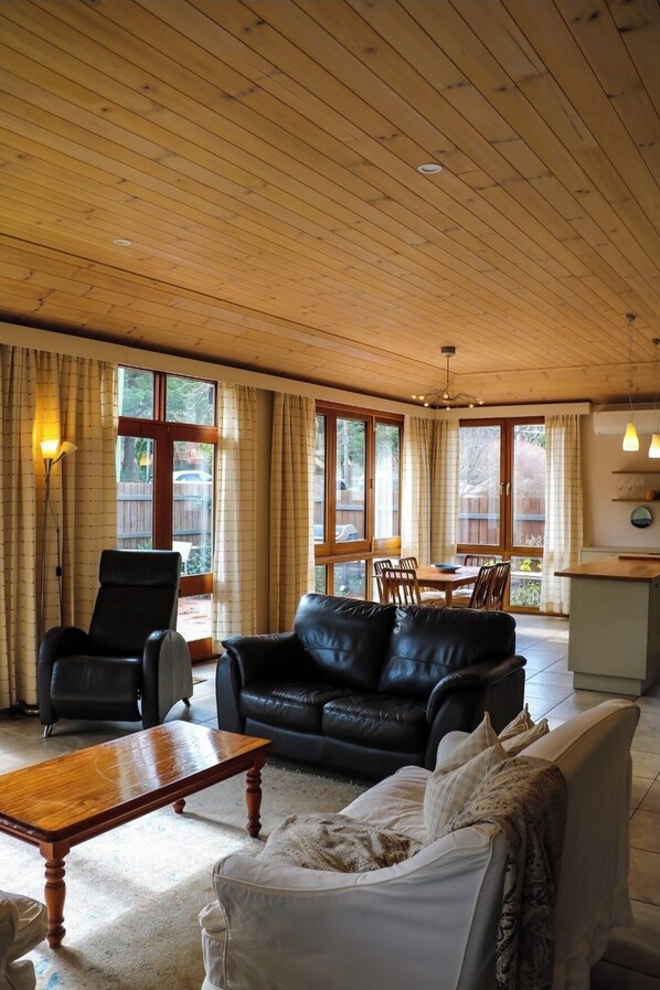 Living area - Central Park BnB (Armidale)