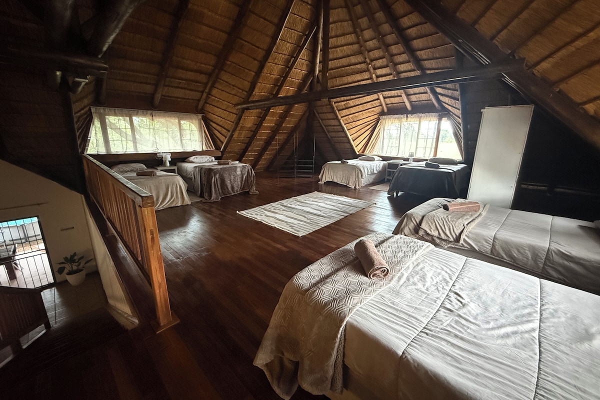 Casa clásica | Tabla de planchar con plancha y wifi gratis