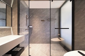 Luxury Room, City View | Bathroom | Shower, hair dryer, slippers, towels - Guiyang Duoyi Hotel-Dakecheng Station (Guiyang)