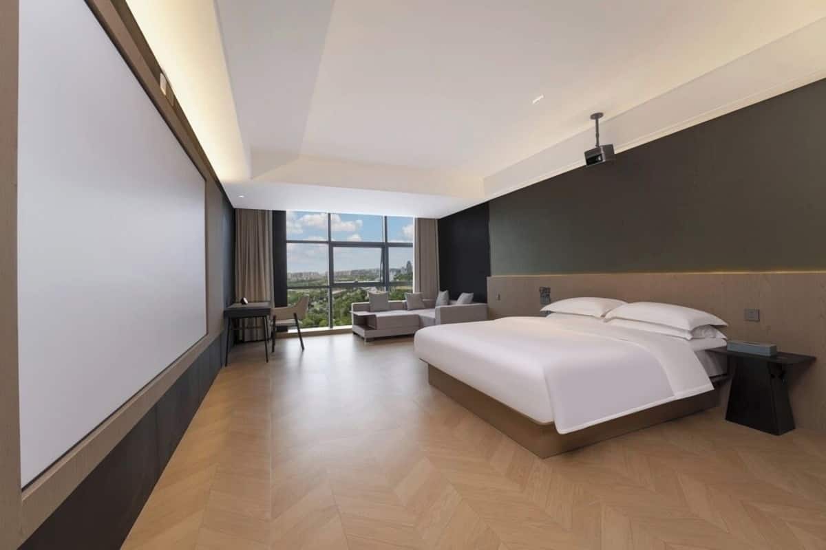 Luxury Room, City View | In-room safe, blackout curtains, soundproofing, free WiFi
