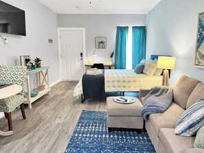 WiFi, bed sheets - Seaside Escape 2 - Cozy Coastal Getaway with Patio (Fort Walton Beach)