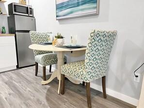 Dining - Seaside Escape 2 - Cozy Coastal Getaway with Patio (Fort Walton Beach)