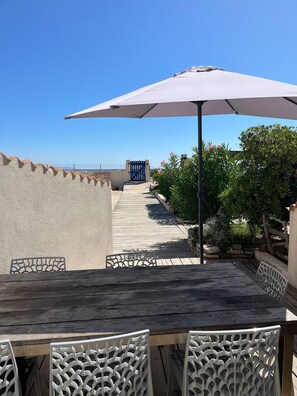 Unclassified image, 5 of 21, button - Giens Peninsula - ocean view - direct access to the beach - La Bergerie - La Capte (Hyères)