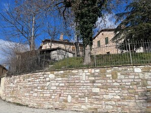 Exterior - Monti Sibillini House: A Stone House in the Monti Sibillini National Park (Marche)