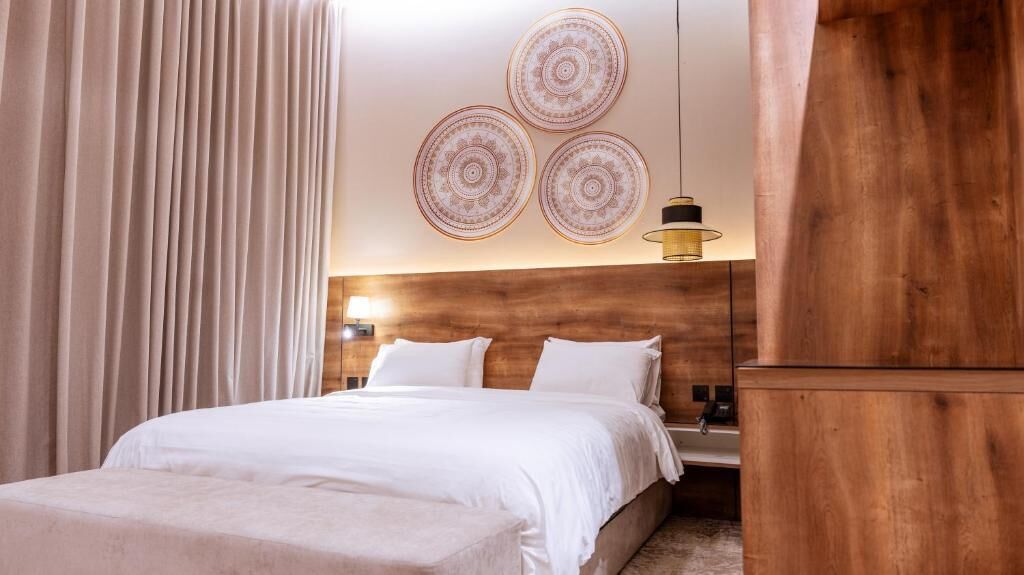 Family Suite | In-room safe, desk, laptop workspace, blackout drapes