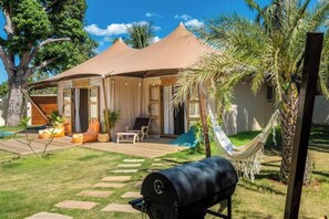 A covered outdoor area with a grill, seating, and a hammock. - 2 bedrooms luxury glamping tent (Koh Samui)