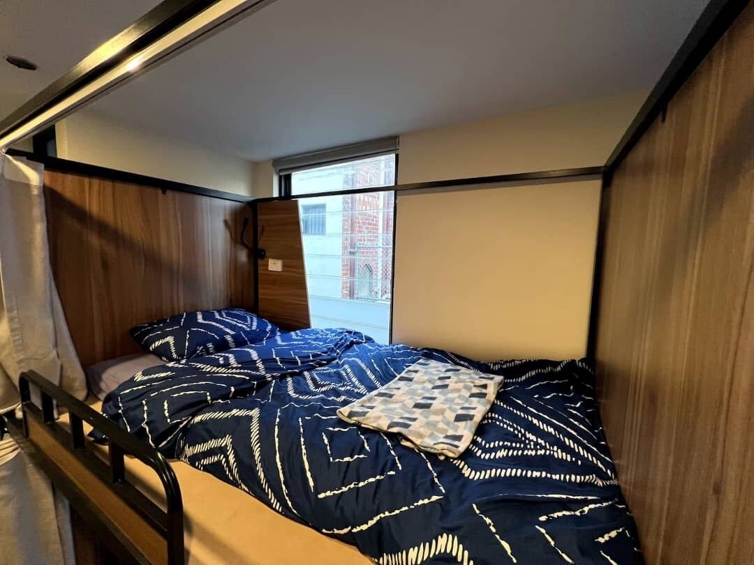 Internet, bed sheets
